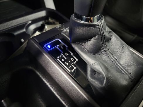 Used 2022 Toyota Tacoma TRD Off-Road w/ Technology Package image 15