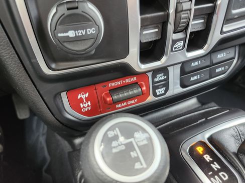 Used 2024 Jeep Wrangler Unlimited Rubicon 4xe w/ Convenience Group AWD/4WD image 9