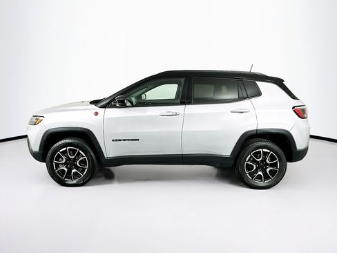 Used 2025 Jeep Compass Trailhawk AWD/4WD image 4