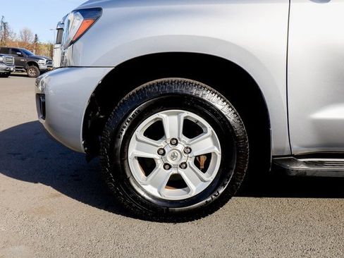 Used 2018 Toyota Sequoia SR5 image 22