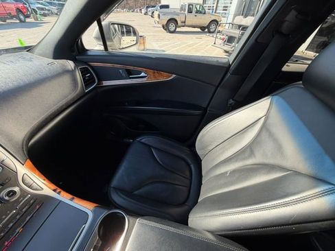 Used 2016 Lincoln MKX Select image 19