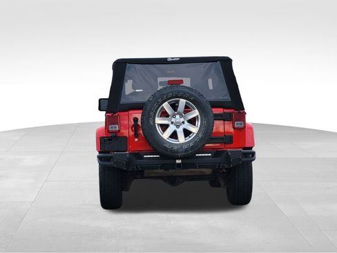 Used 2018 Jeep Wrangler Sahara w/ Connectivity Group image 7