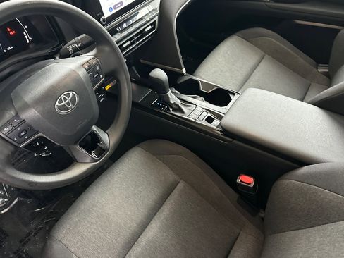 Used 2025 Toyota Camry LE image 10