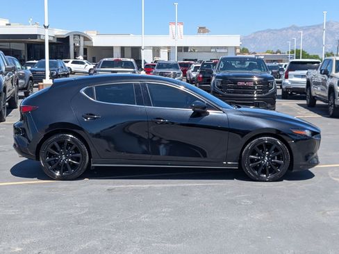 Used 2022 MAZDA MAZDA3 s FWD image 2