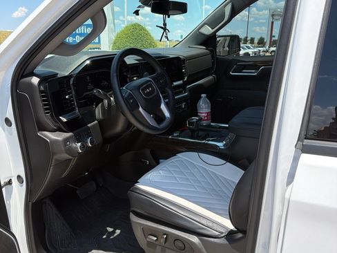 Used 2025 GMC Sierra 1500 Elevation w/ Elevation Premium Package AWD/4WD image 9