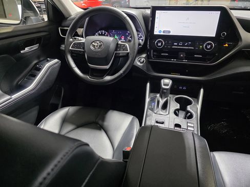 Used 2023 Toyota Highlander XLE FWD image 20
