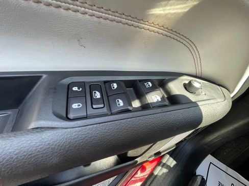 Certified 2025 Jeep Compass Limited AWD/4WD image 25
