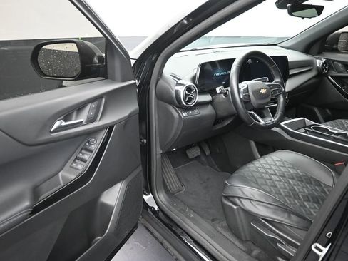 Used 2025 Chevrolet Equinox LT w/ Safety and Technology Package image 10