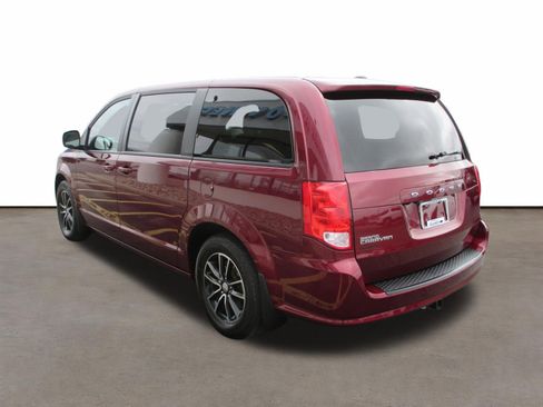 Used 2018 Dodge Grand Caravan SE image 5