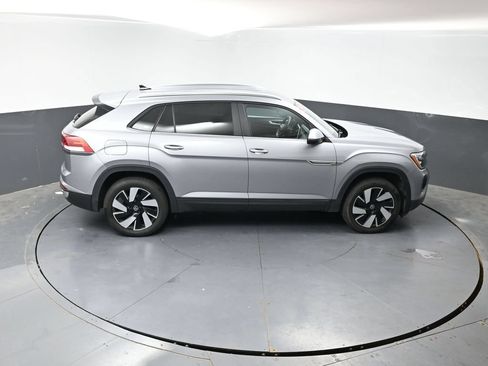 Used 2025 Volkswagen Atlas Cross Sport SE FWD image 42