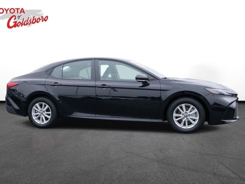 Used 2025 Toyota Camry LE image 4