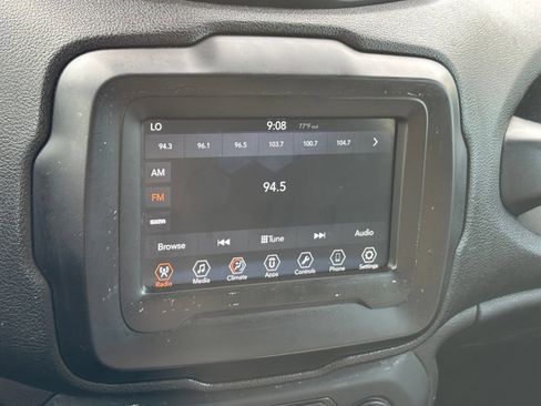 Used 2018 Jeep Renegade Latitude w/ Advanced Technology Group FWD image 10