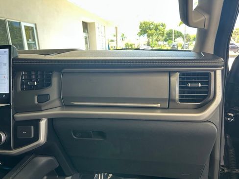 Used 2024 Ford Expedition XLT AWD/4WD image 24