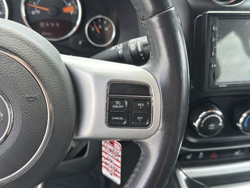 Used 2017 Jeep Compass Latitude AWD/4WD image 14