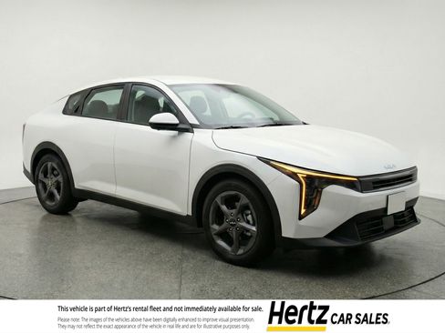 Used 2025 Kia K4 LXS image 1