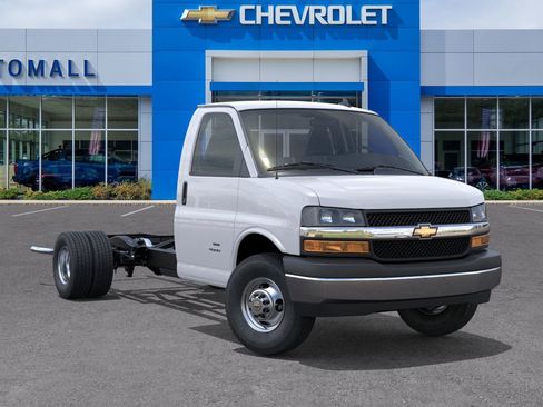 New 2026 Chevrolet Express 4500 w/ Power Convenience Package RWD image 7