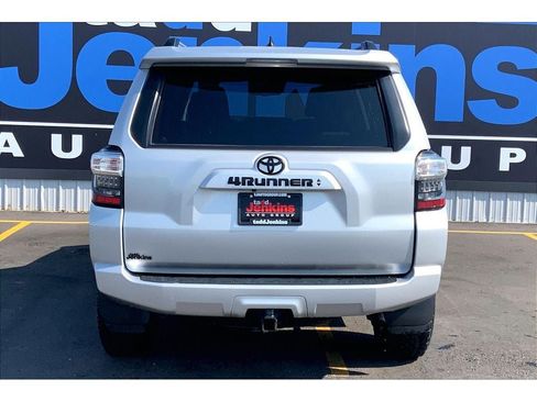 Used 2024 Toyota 4Runner SR5 AWD/4WD image 4