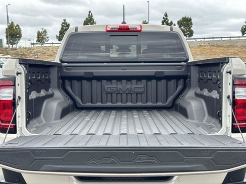 New 2026 GMC Canyon Elevation w/ LPO, Black Badging Package RWD image 25