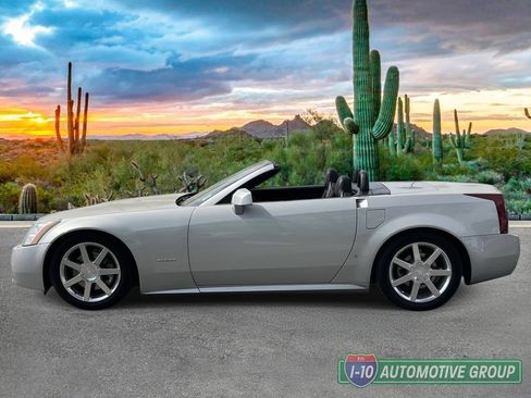 Used 2007 Cadillac XLR RWD image 6