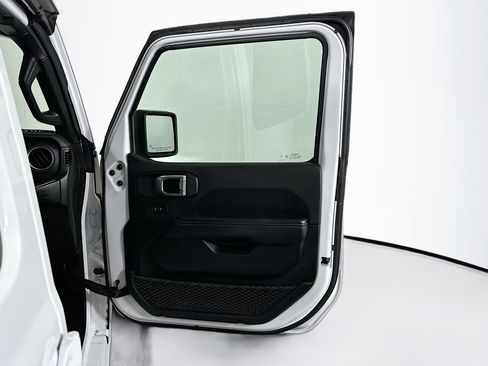 Used 2023 Jeep Wrangler Sahara w/ Cold Weather Group image 31