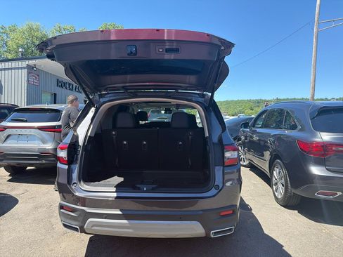 Used 2023 Honda Pilot Touring image 10