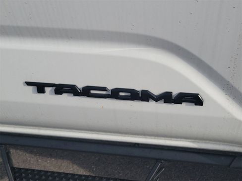 Used 2025 Toyota Tacoma TRD Off-Road image 6