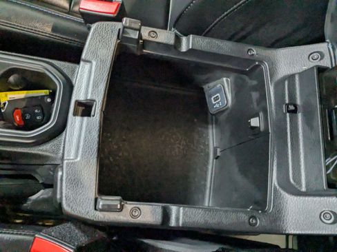 Used 2024 Jeep Wrangler High Altitude AWD/4WD image 22