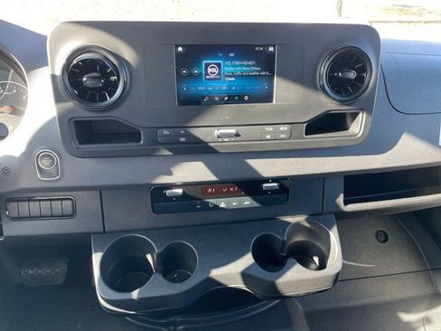 Used 2023 Mercedes-Benz Sprinter 2500 image 6