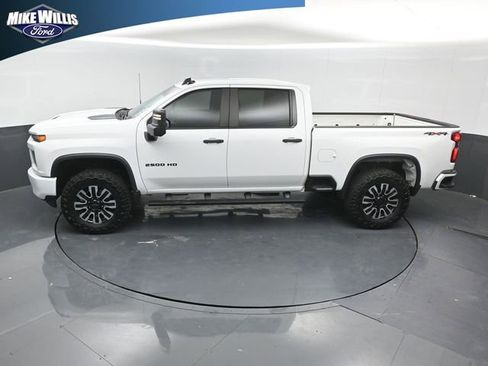Used 2021 Chevrolet Silverado 2500 Custom w/ Custom Value Package AWD/4WD image 12