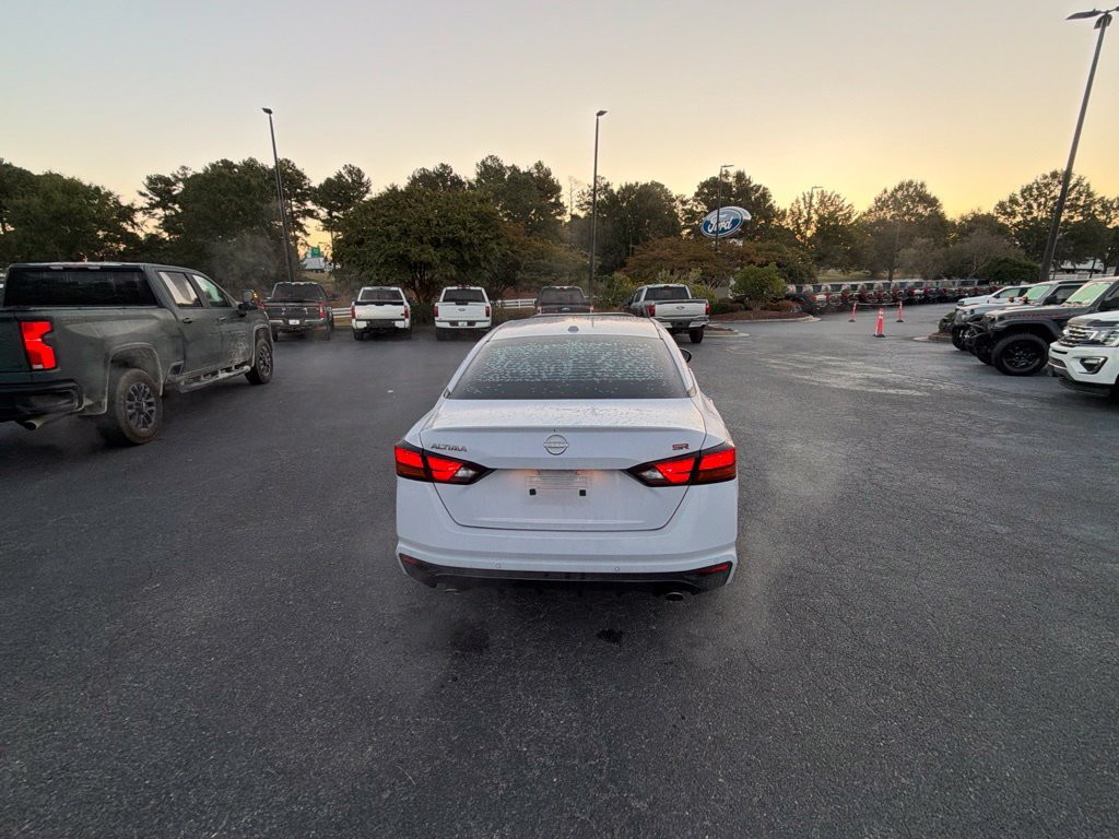 Used 2024 Nissan Altima 2.5 SR w/ SR Premium Package FWD image 21