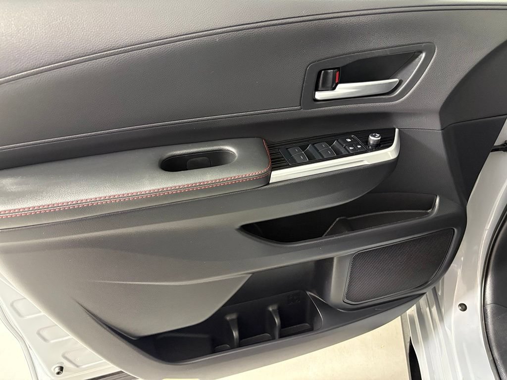 Used 2025 Toyota Sienna XSE AWD/4WD image 16
