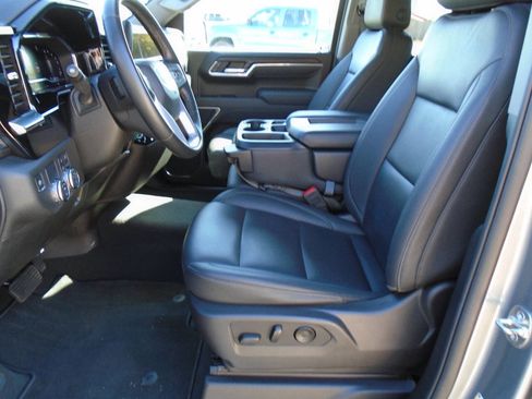 Used 2025 GMC Sierra 1500 SLT image 9