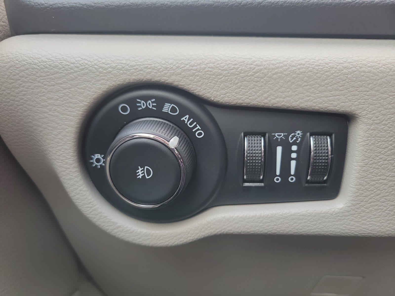 Used 2024 Chrysler Pacifica Touring-L FWD image 25
