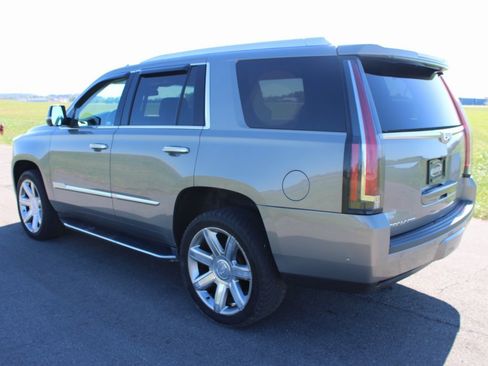 Used 2018 Cadillac Escalade Premium Luxury image 5