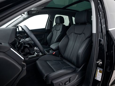 Certified 2025 Audi Q5 2.0T Premium Plus image 19