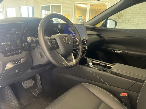 Used 2025 Lexus RX 350 Premium w/ Accessory Package (Z1) FWD image 9
