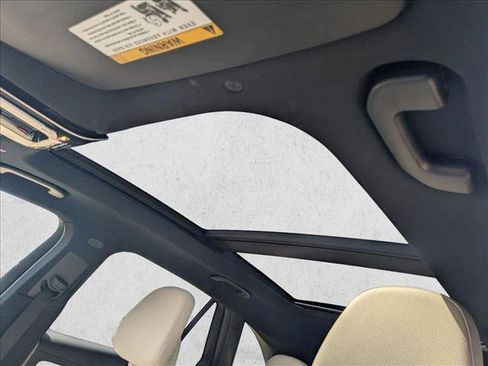 Used 2023 Mercedes-Benz GLC 300 4MATIC w/ Exclusive Trim Package image 16