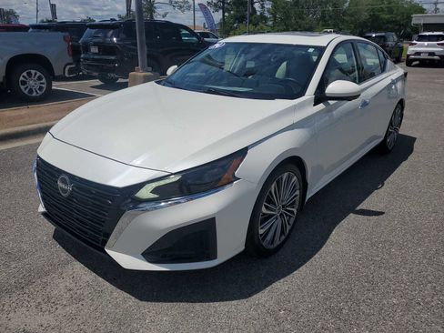 Used 2024 Nissan Altima 2.5 SL FWD image 1
