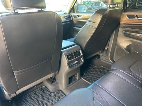 Used 2024 Volkswagen Atlas SE image 29