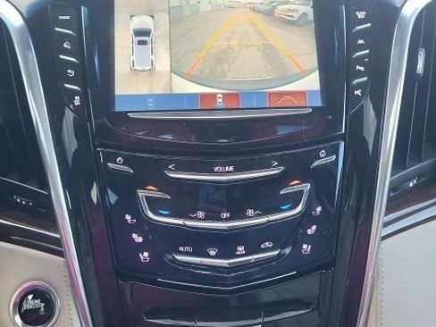 Used 2017 Cadillac Escalade ESV Luxury AWD/4WD image 4