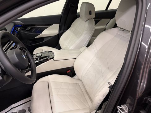 Used 2024 BMW 530i xDrive w/ Premium Package AWD/4WD image 5