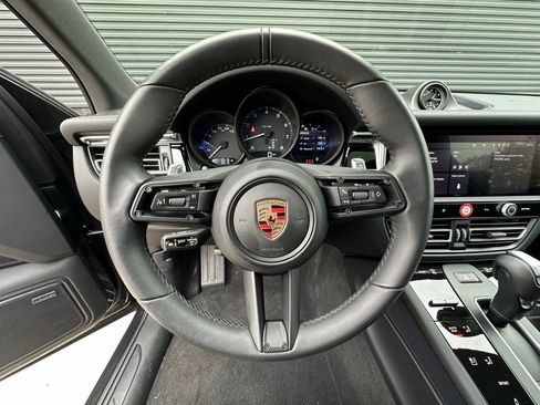 Certified 2025 Porsche Macan image 16