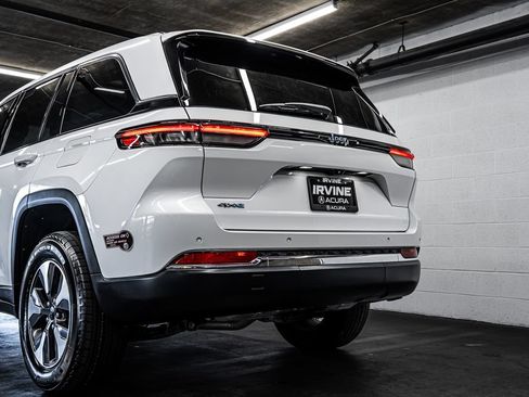 Used 2023 Jeep Grand Cherokee 4WD 4xe image 16