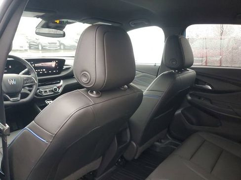 Used 2025 Buick Envista Sport Touring w/ Convenience II Package image 10