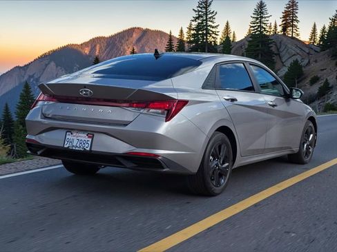 Used 2023 Hyundai Elantra SEL image 7