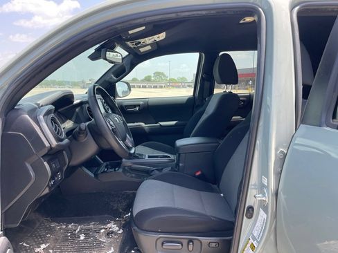 Used 2023 Toyota Tacoma TRD Off-Road AWD/4WD image 13
