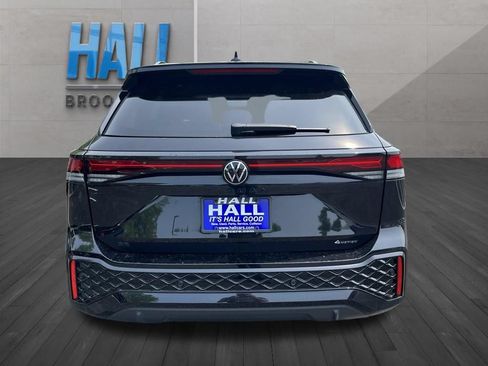 Certified 2025 Volkswagen Tiguan SE R-Line AWD/4WD image 5