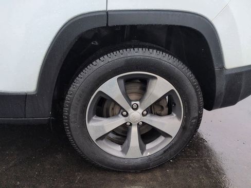 Used 2020 Jeep Cherokee Limited image 13