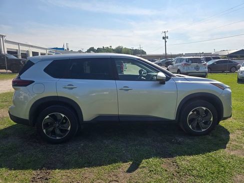 Used 2024 Nissan Rogue SV AWD/4WD image 10