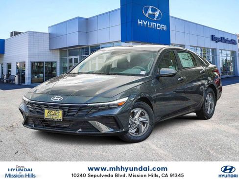 New 2026 Hyundai Elantra SE image 1